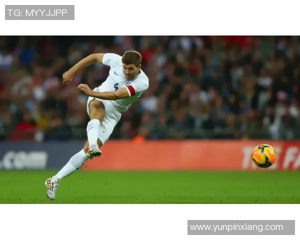 足球明星精彩瞬间大力射门视频集锦带你领略足球魅力与技巧的完美结合